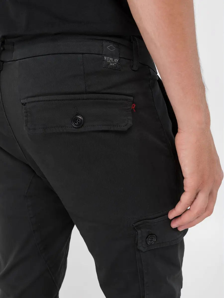 PANTALÓN VAQUEROS CARGO SLIM FIT JAAN HYPERFLEX - NEGRO - REPLAY | M9649.000.8366197