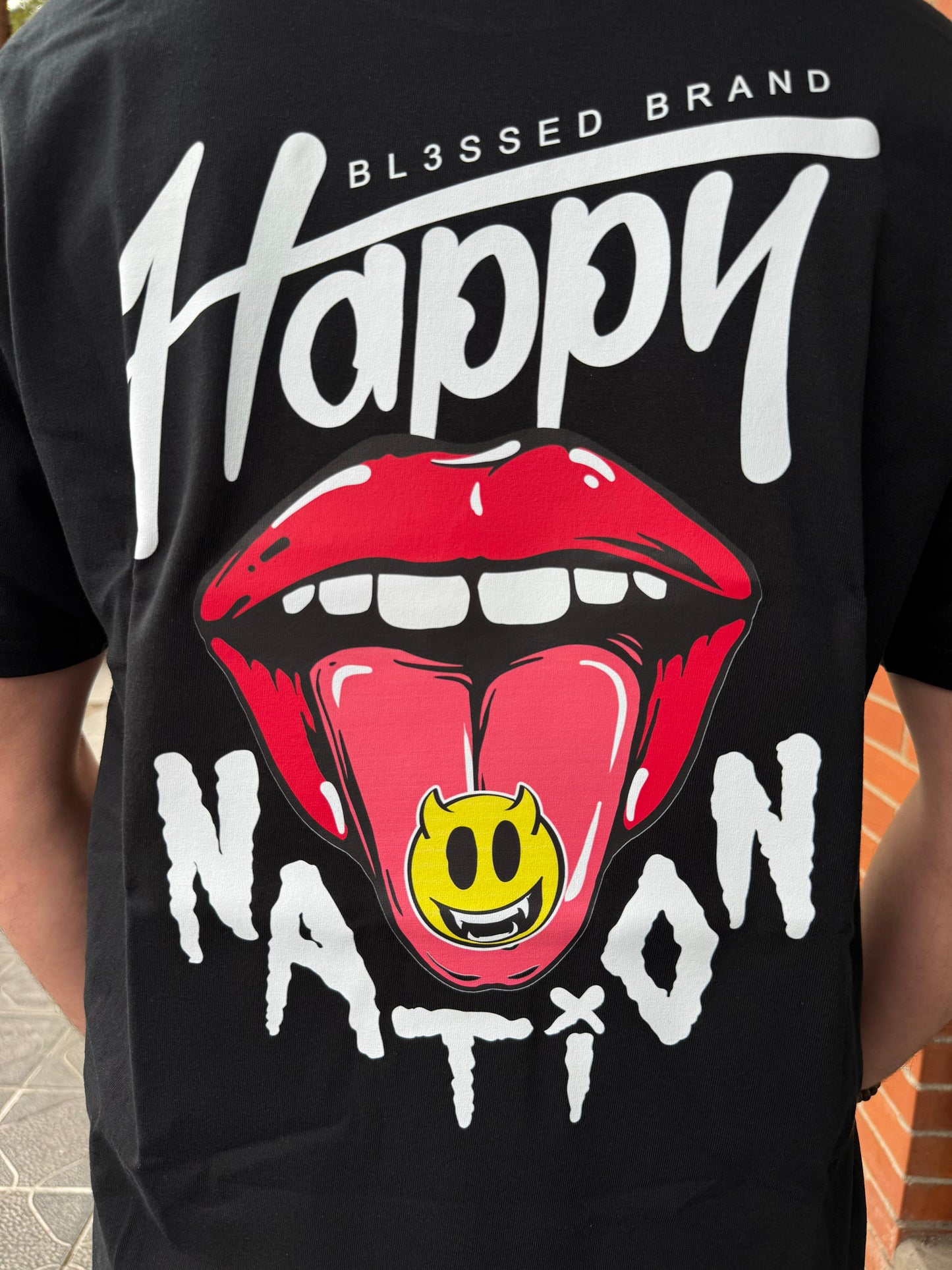 CAMISETA "HAPPY NATION" - NEGRO - BLESSED BRAND