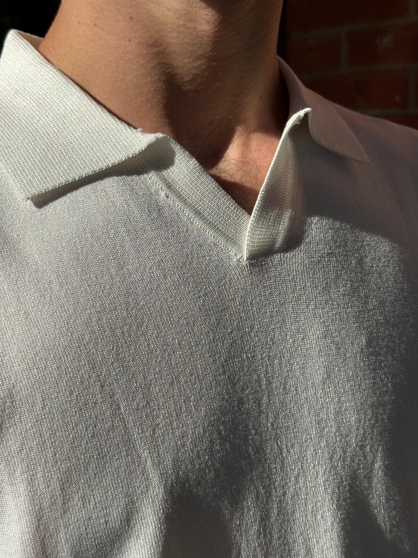 POLO CUELLO V - BLANCO - TELAMIRA | MV050