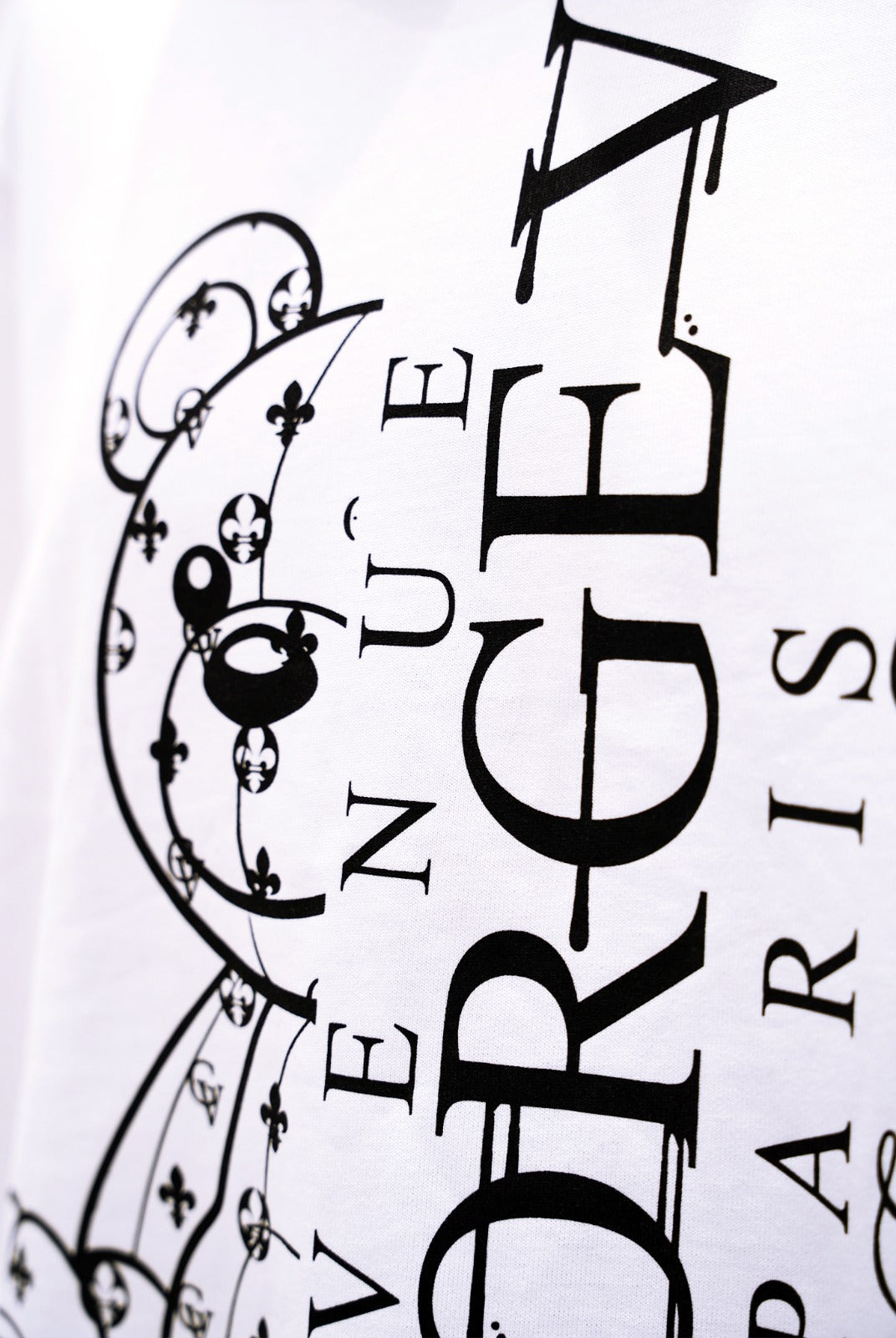 CAMISETA "HALF BEAR" - BLANCO - AVENUE GEORGE V PARIS | GV-5112