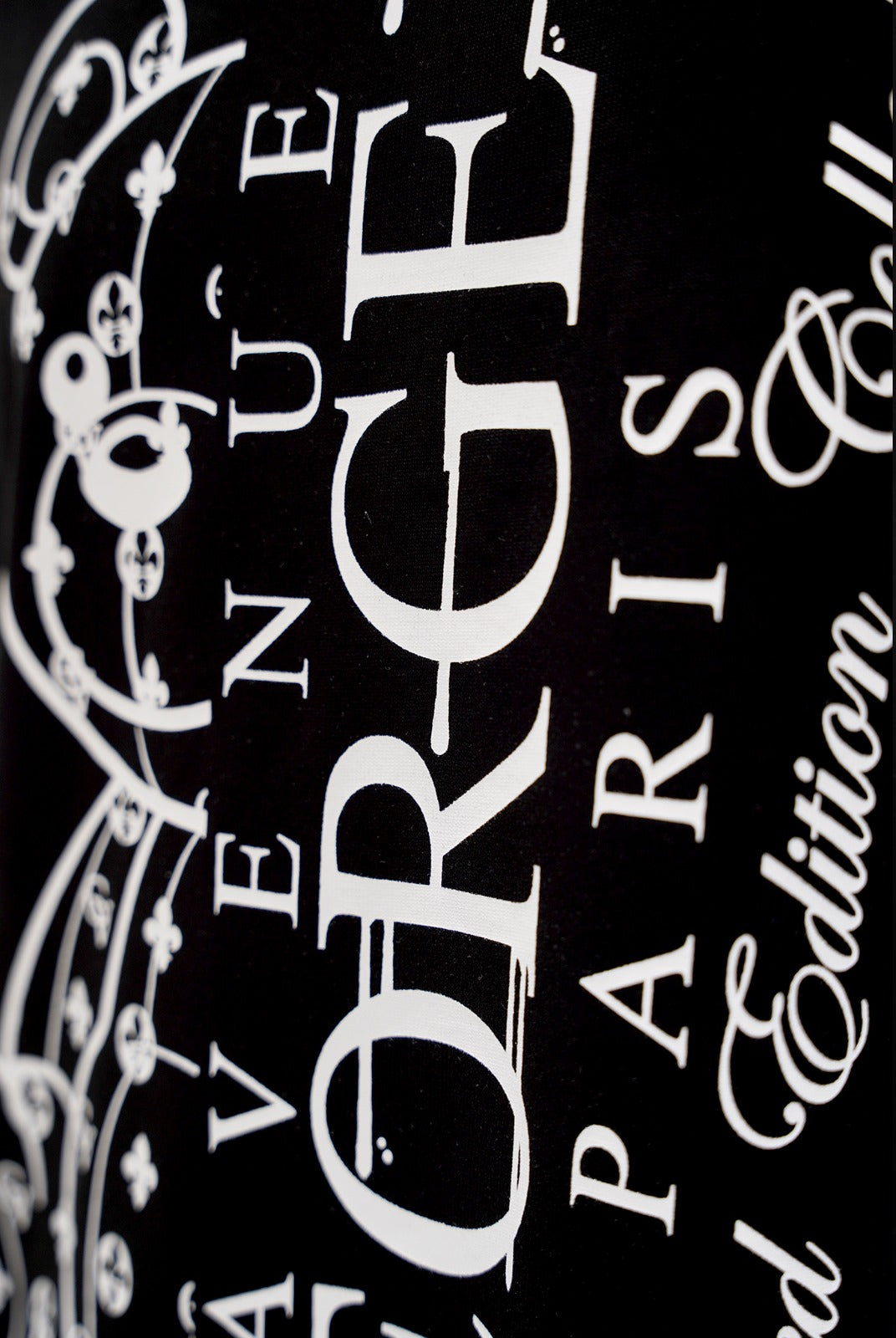 CAMISETA "HALF BEAR" - NEGRO - AVENUE GEORGE V PARIS | GV-5112