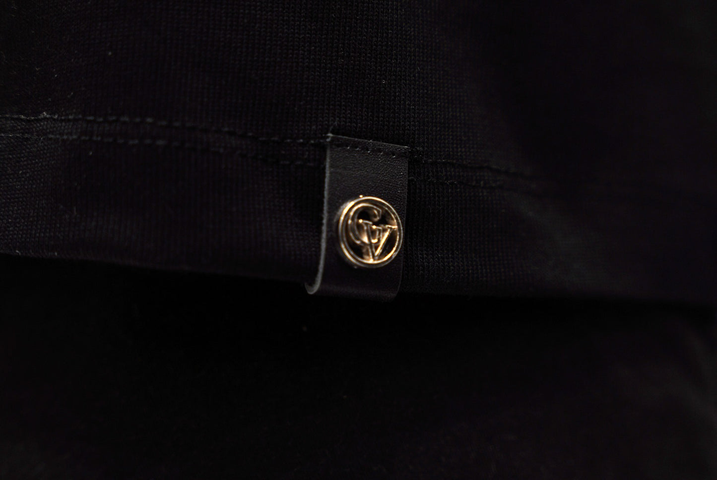 CAMISETA "PANTHER" - NEGRO - AVENUE GEORGE V PARIS | GV-5104