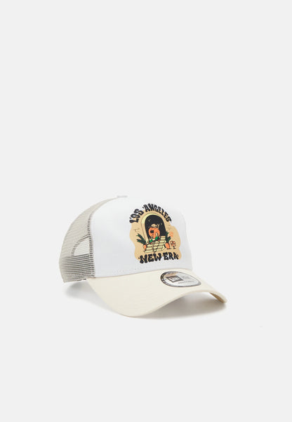 GORRA "GRAPHIC PRINT TRUCKER" TRUCKER - BEIGE/WHITE - NEW ERA | NE354Q2PI-A11