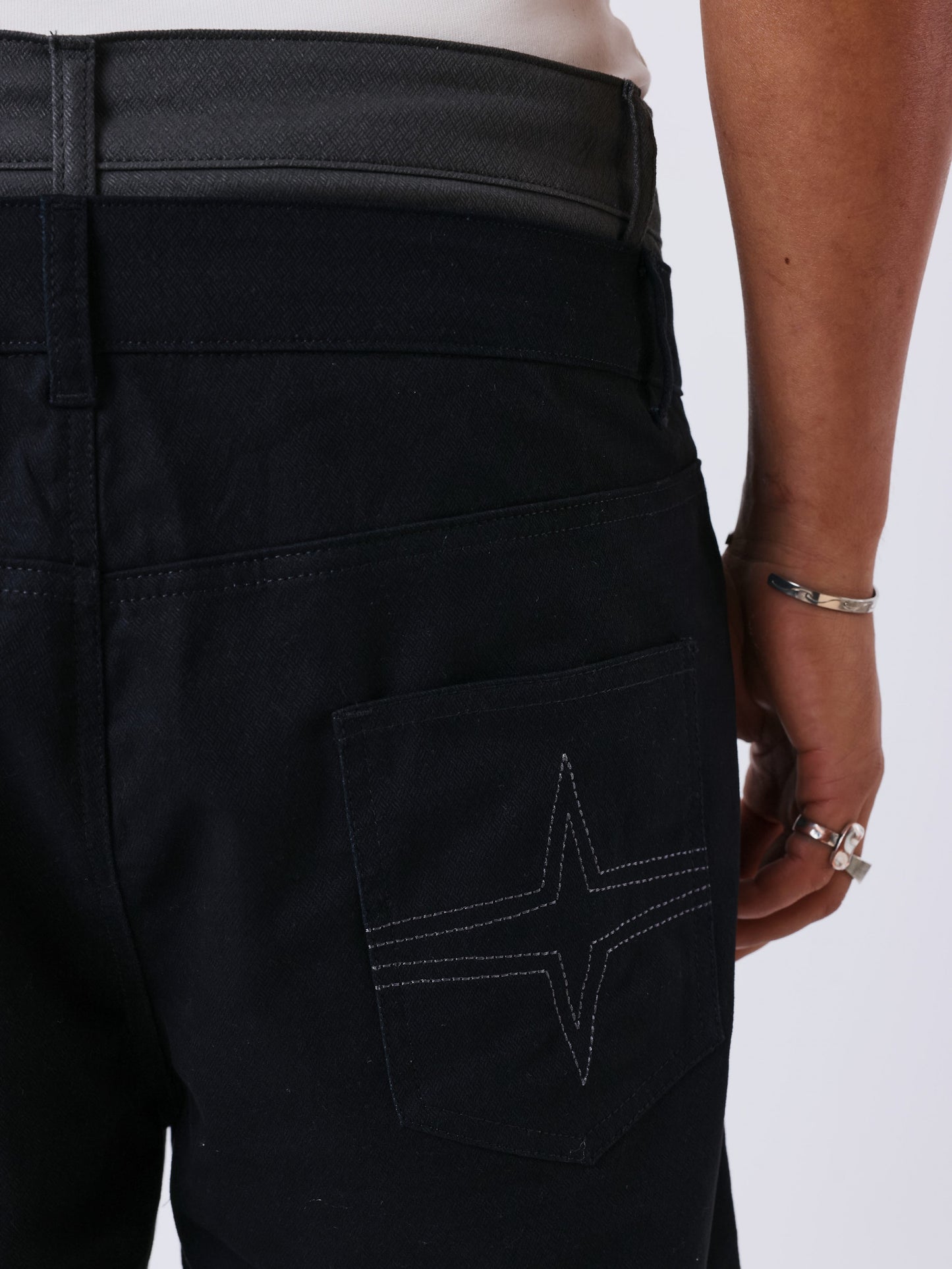 PANTALÓN SUPERPOSICIÓN CON CINTURA EN CONTRASTE - NEGRO - PROJECT X PARIS | 2694451-BK