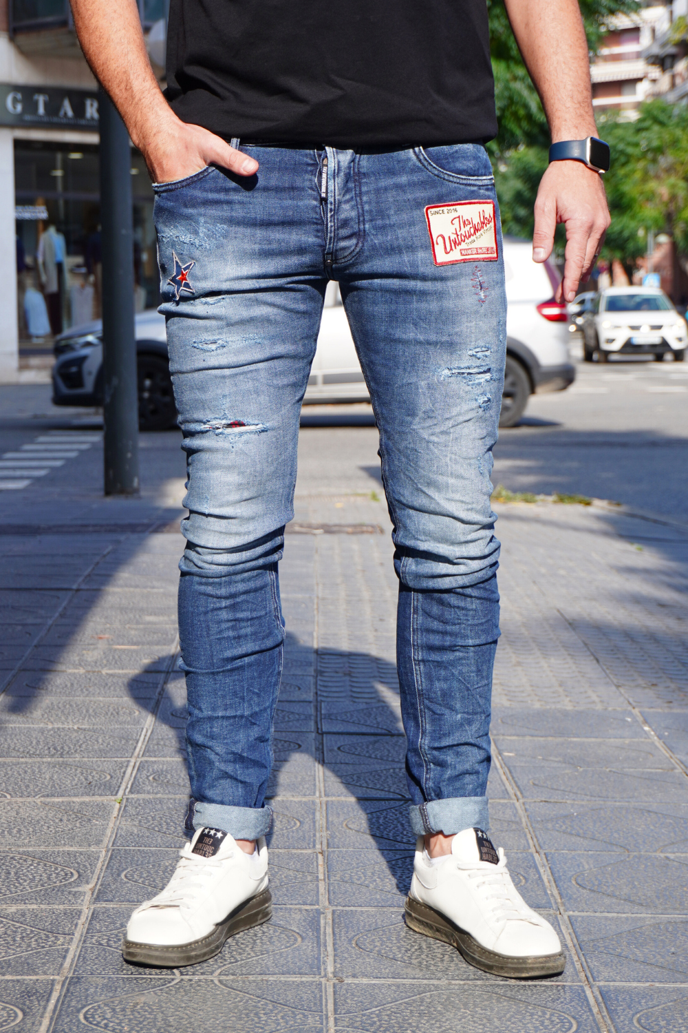 PANTALÓN VAQUERO AJUSTADO SKINNY "RED PATCH" - AZUL - THE UNTOUCHABLES | THE-2377