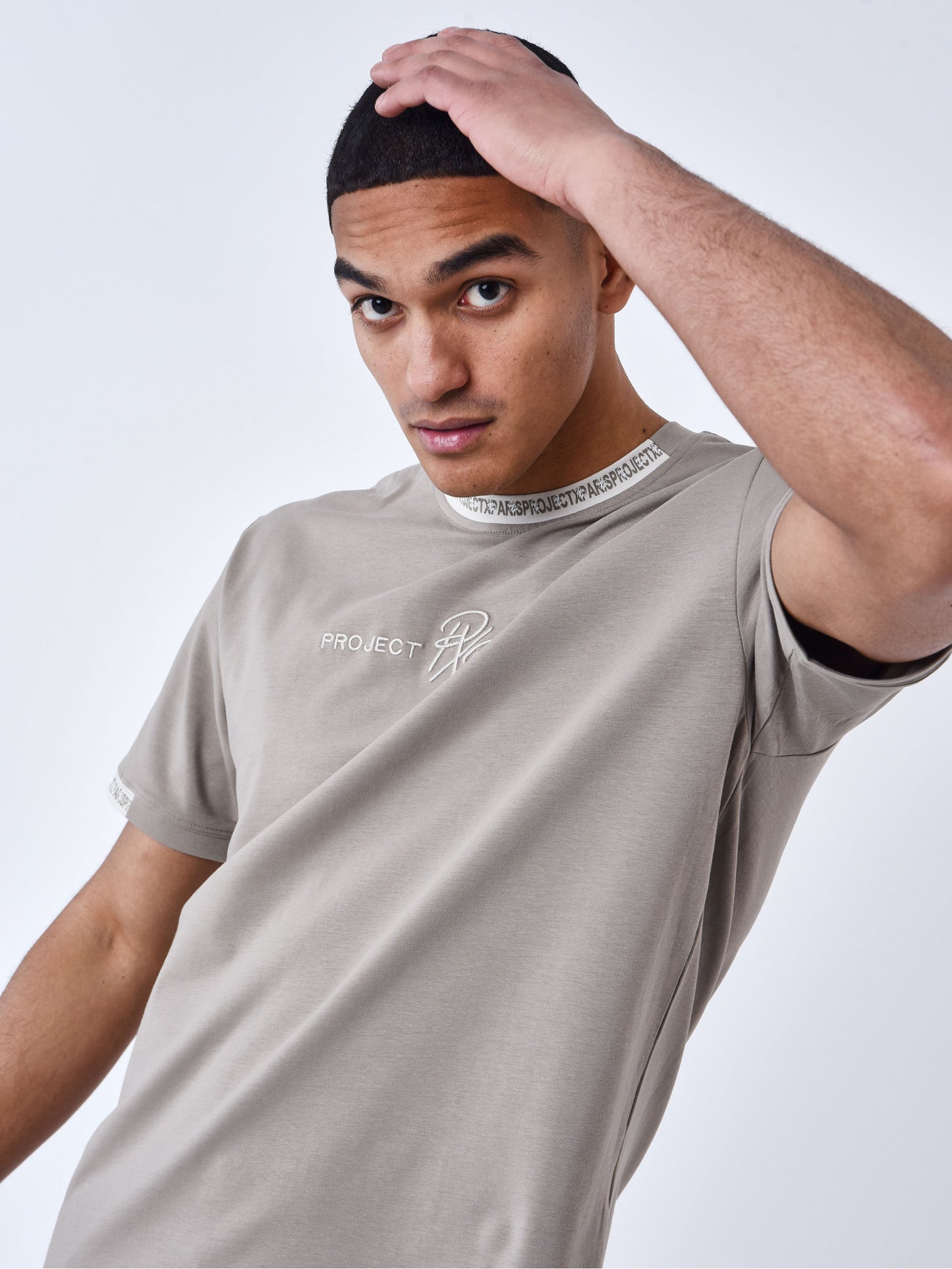 CAMISETA BRAZALETE CON LOGO BORDADO - TAUPE - PROJECT X PARIS | 2210218